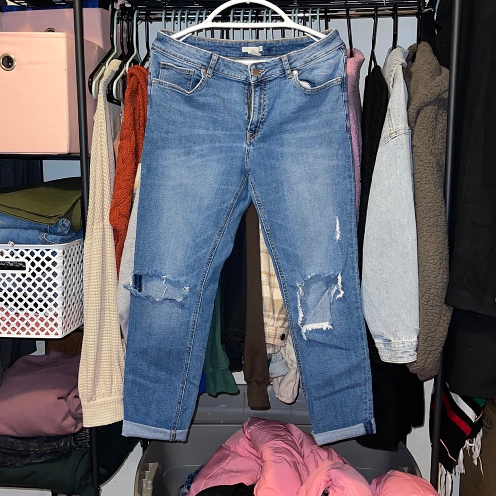 H&M DISTRESSED JEANS